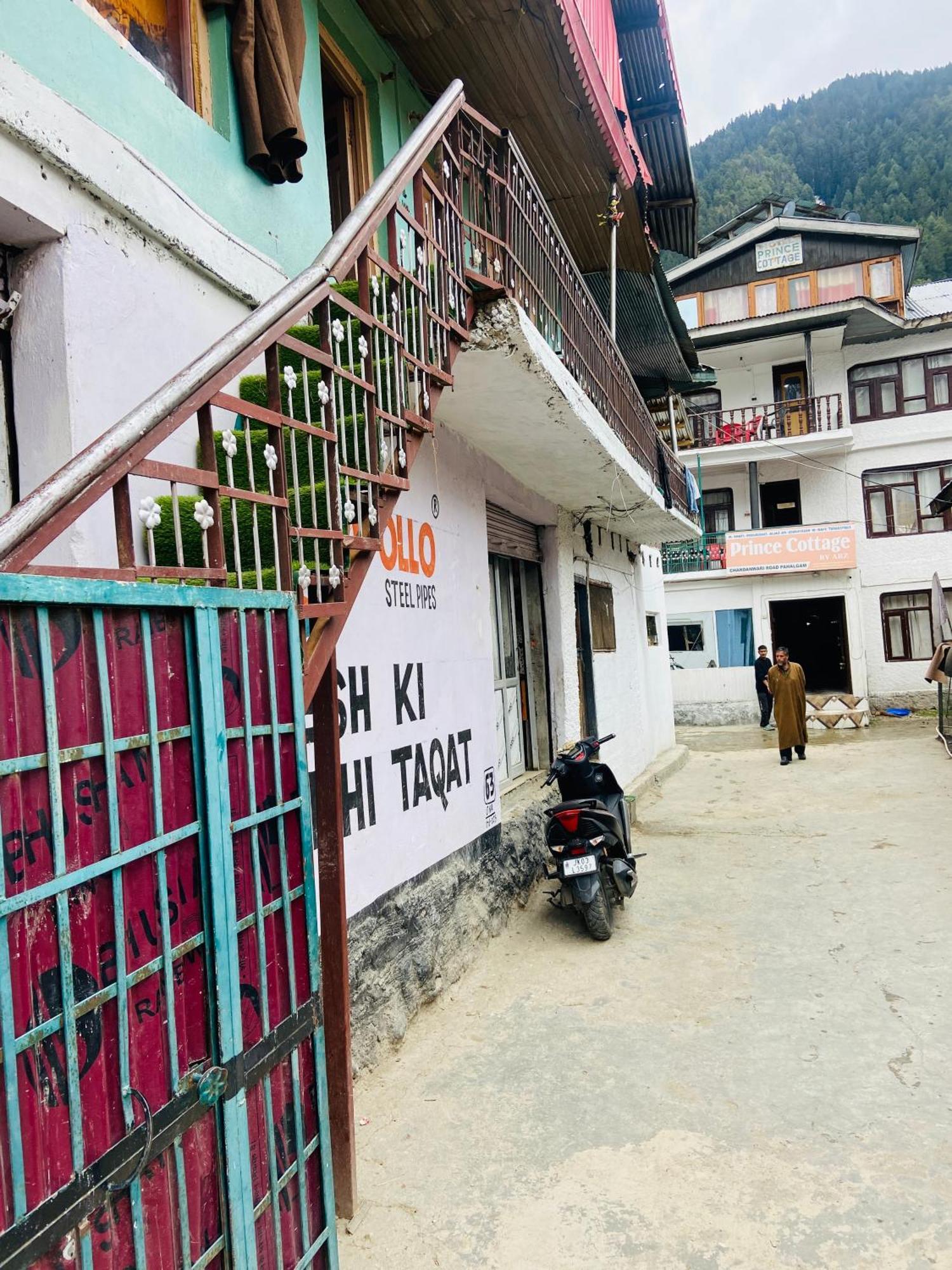 New Prince Cottage & Saibha Palace Pahalgām Exteriör bild